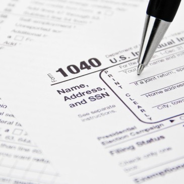 1040 tax form being filled out